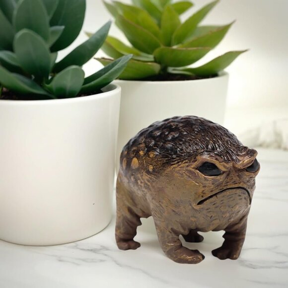 Grumpy Frog Toad Statue Ugly Angry Outdoor Garden Yard Fun Home Office Decor - Picture 2 of 8